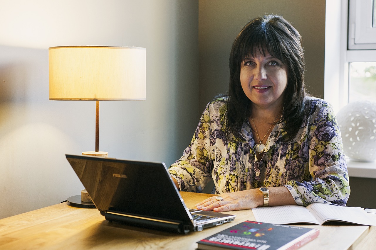 Decorative: woman with laptop